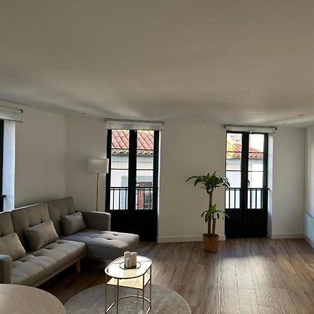 Apartamentos Urbanin II Plaza De San Pedro 쿠딜레로 외부 사진