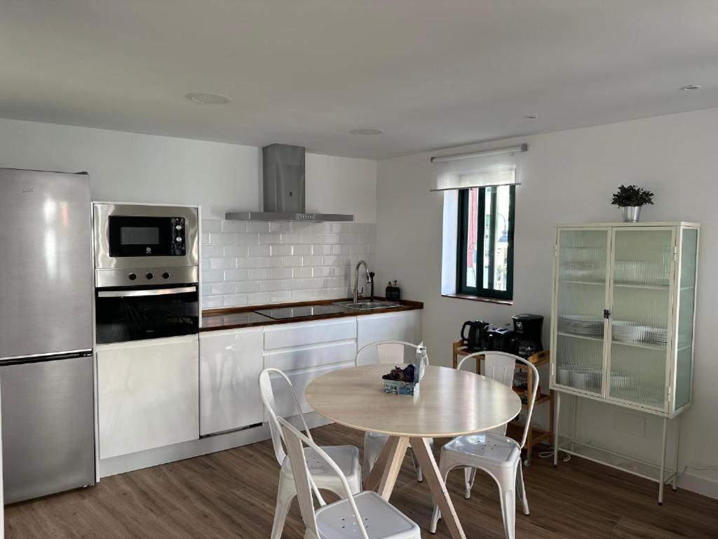 Apartamentos Urbanin II Plaza De San Pedro 쿠딜레로 외부 사진