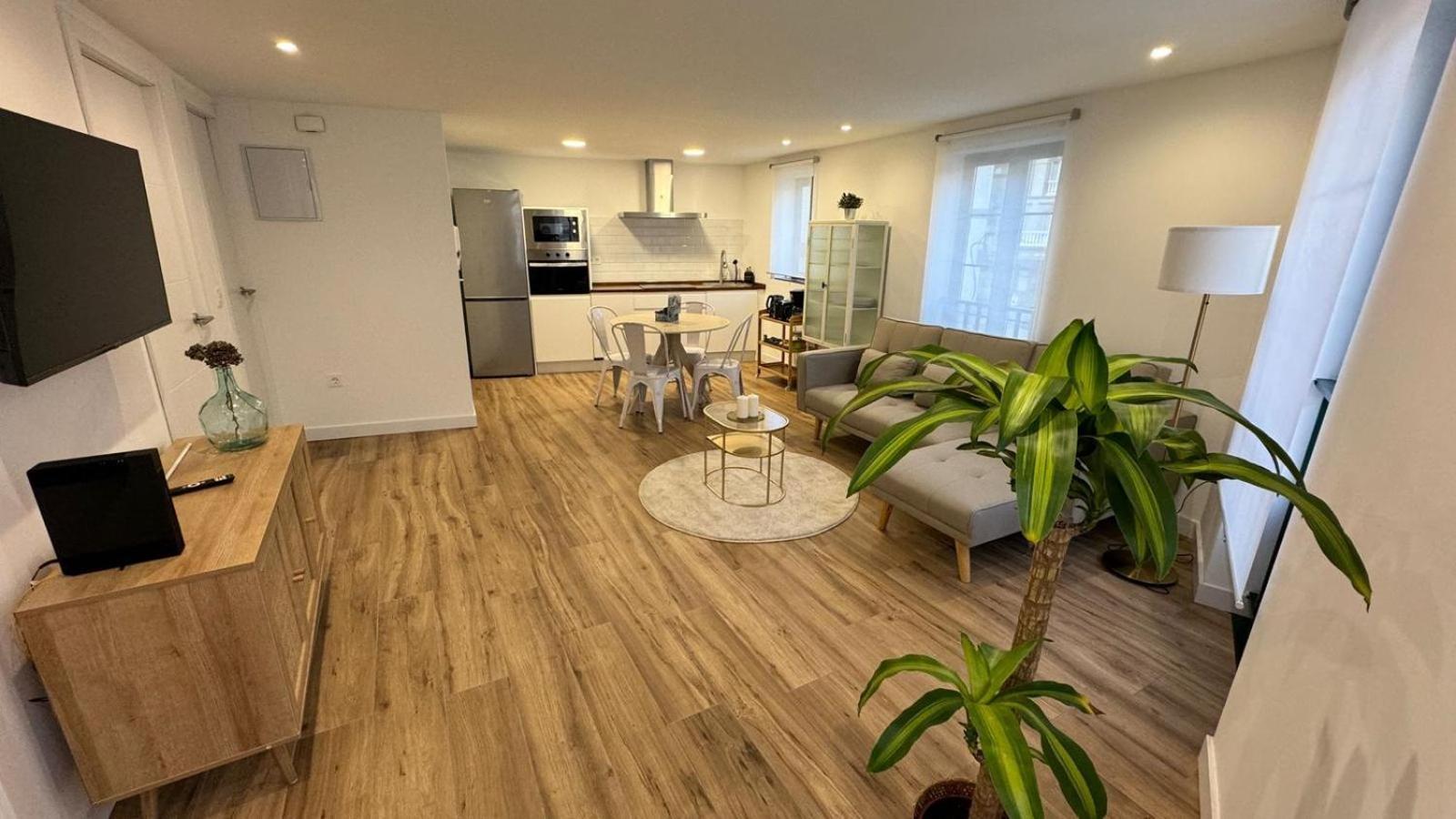 Apartamentos Urbanin II Plaza De San Pedro 쿠딜레로 외부 사진