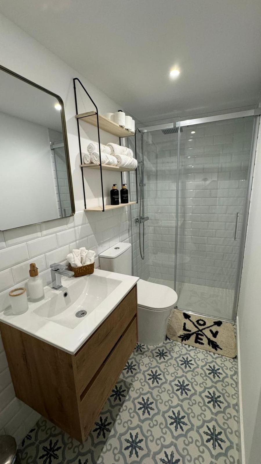 Apartamentos Urbanin II Plaza De San Pedro 쿠딜레로 외부 사진