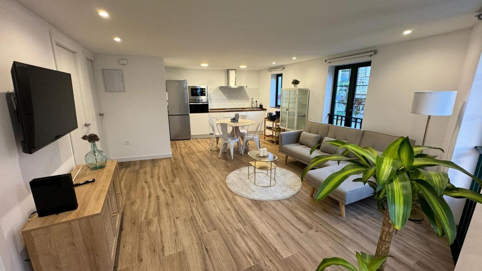 Apartamentos Urbanin II Plaza De San Pedro 쿠딜레로 외부 사진